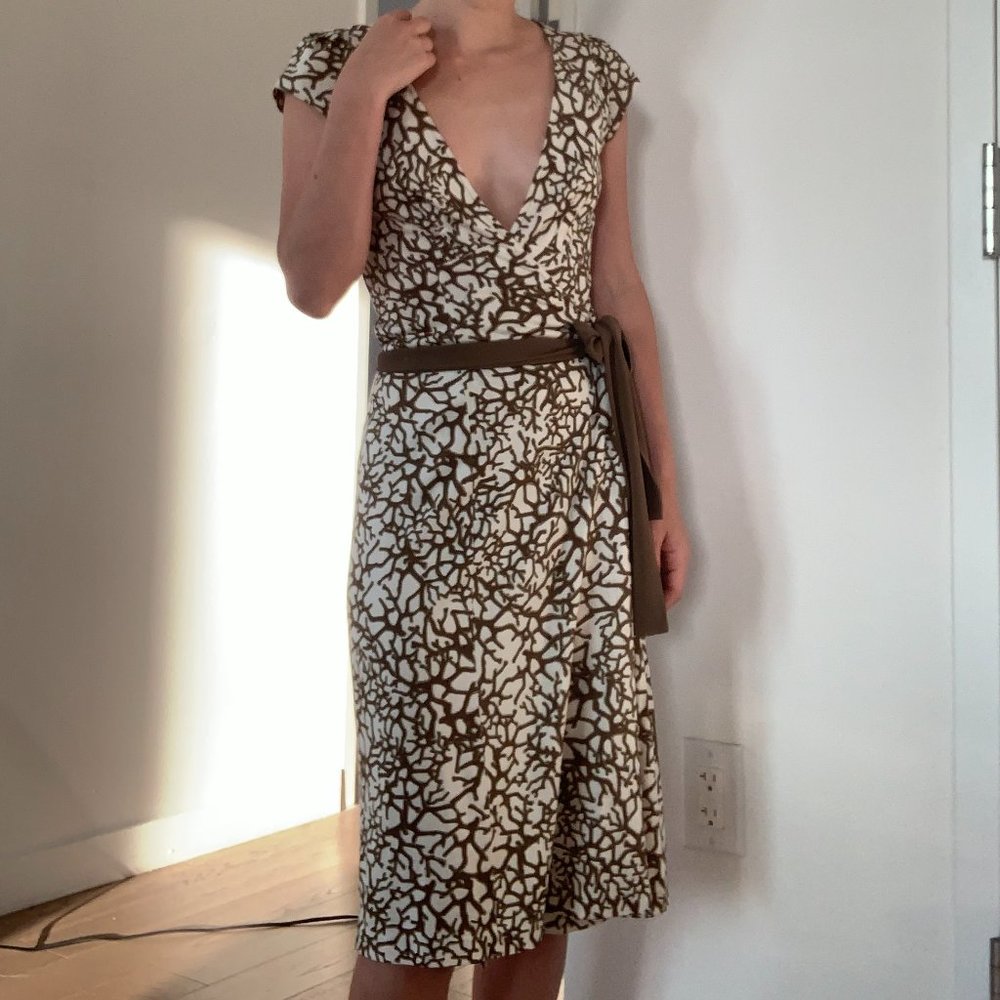 Authentic Diane von Furstenberg White Green Brown Cocktail Dress Size 0